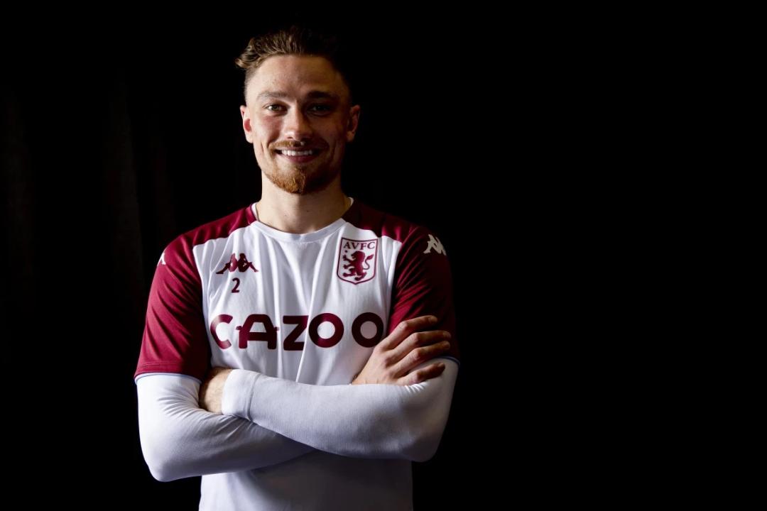 Cash zostanie na dłużej w Aston Villi