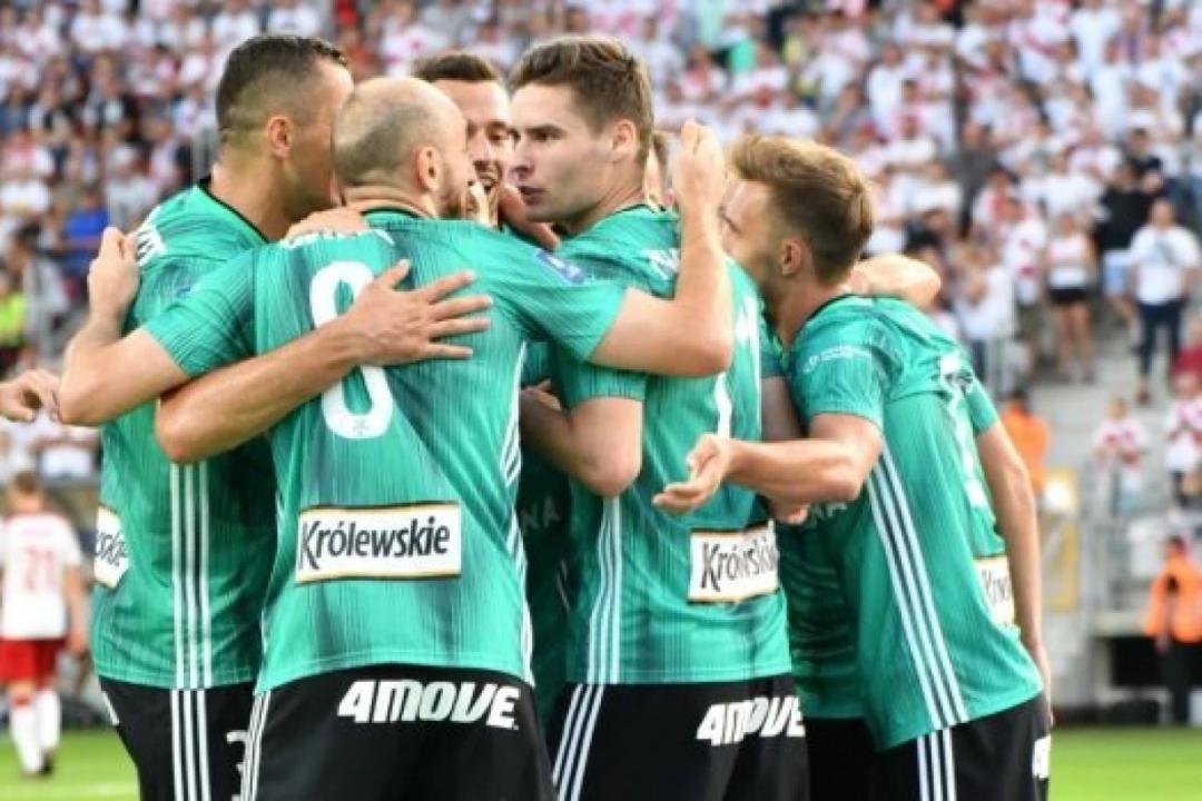 Karbownik na celownik Valencii? 