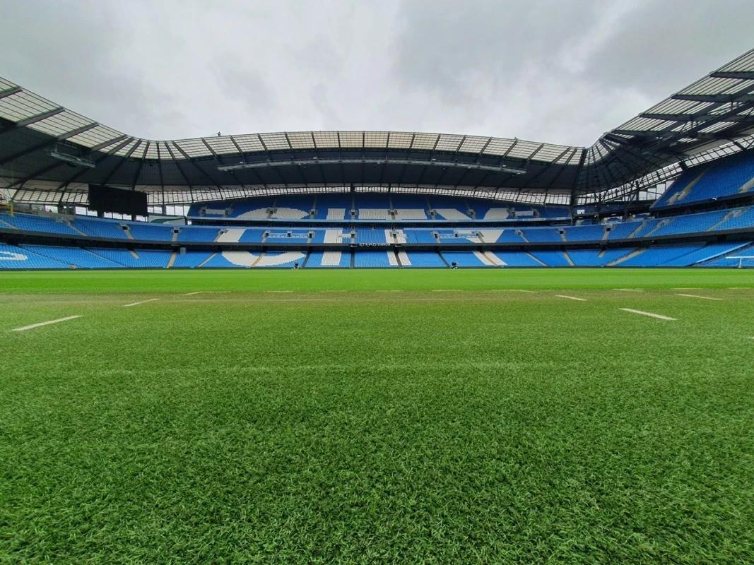Leeds — Manchester City: starcie na Elland Road. Godzina 19:30, sędzia Peter Bankes